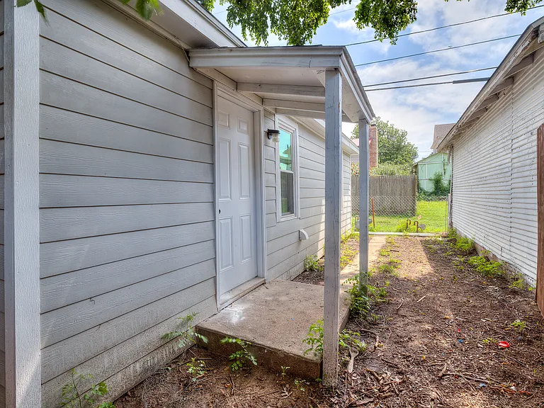 208 E Carson St — Photo 38