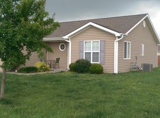 527 Stonedale Dr, Manhattan, KS 66503