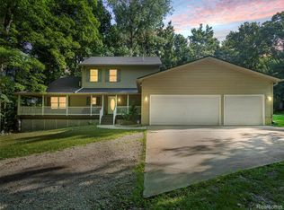 9480 Hartland Rd, Fenton, MI 48430