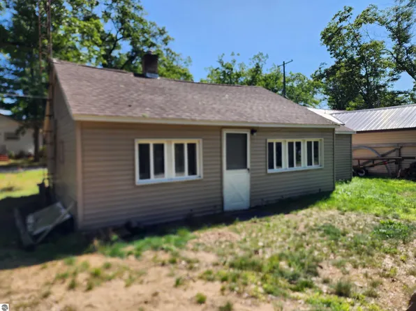 1823 N Court Dr, National City, MI 48748