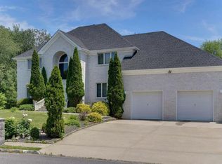 24 Ruset Ln, Farmingdale, NJ 07727