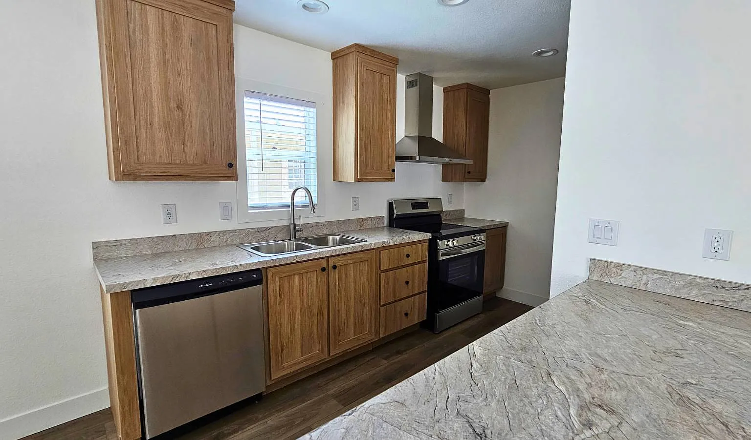3 bed, 2.0 bath, $1,290 — Photo 2