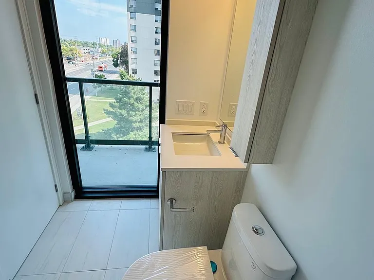 86 Dundas St E #409 — Photo 15