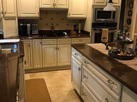 2nd image of 11310 Yorkshire Ct