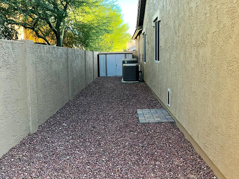 146 E Constitution Ct — Photo 5