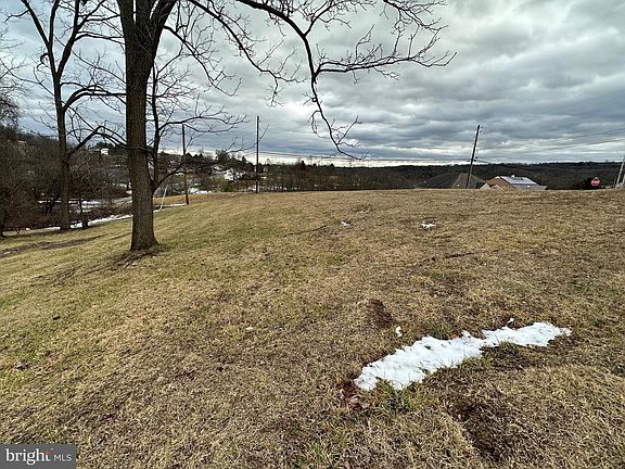 4th image of 1122 Wynonah Dr