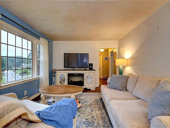 5th image of 629 Gordon Dr