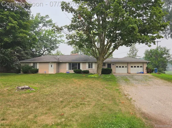 2354 Grove Park Rd, Fenton, MI 48430