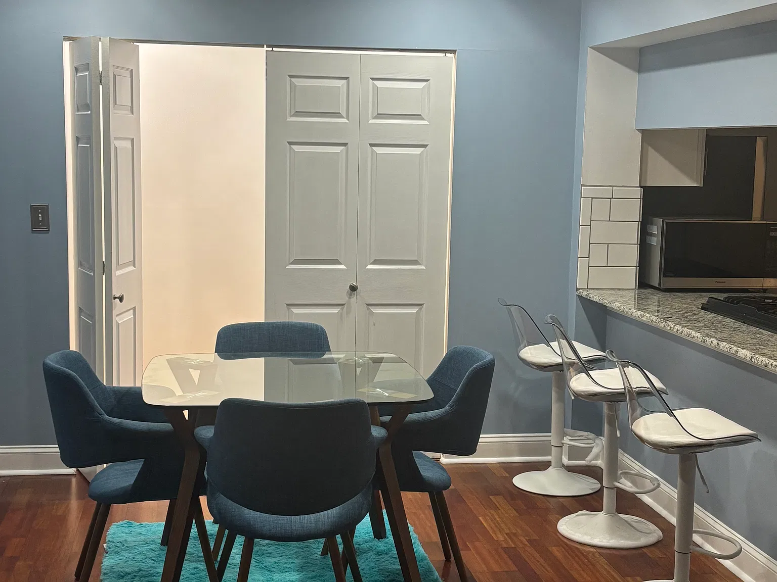 2 bed, 1200 sqft, $2,000 — Photo 2