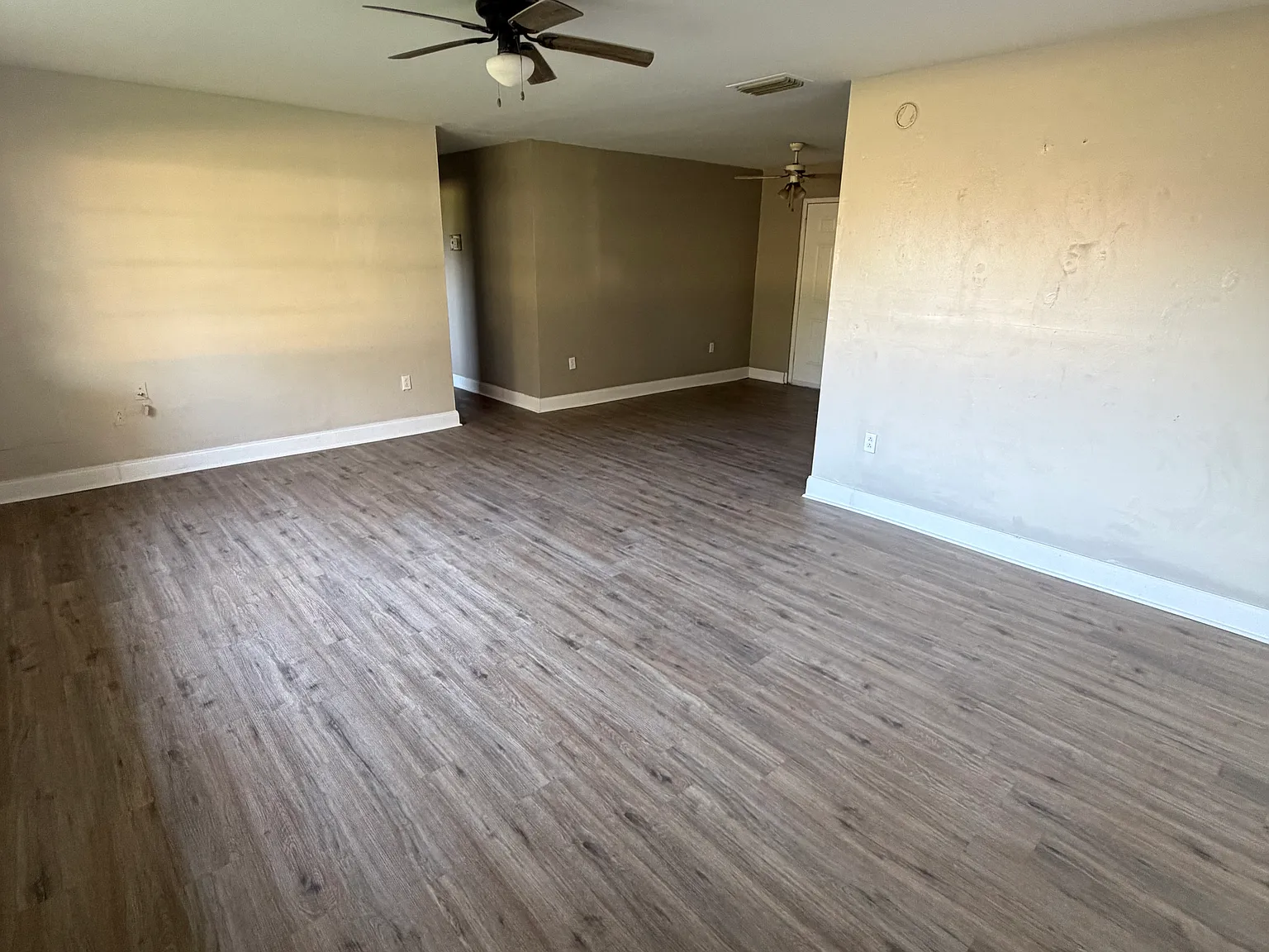 3 bed, 1.5 bath, 1350 sqft, $1,550 — Photo 2