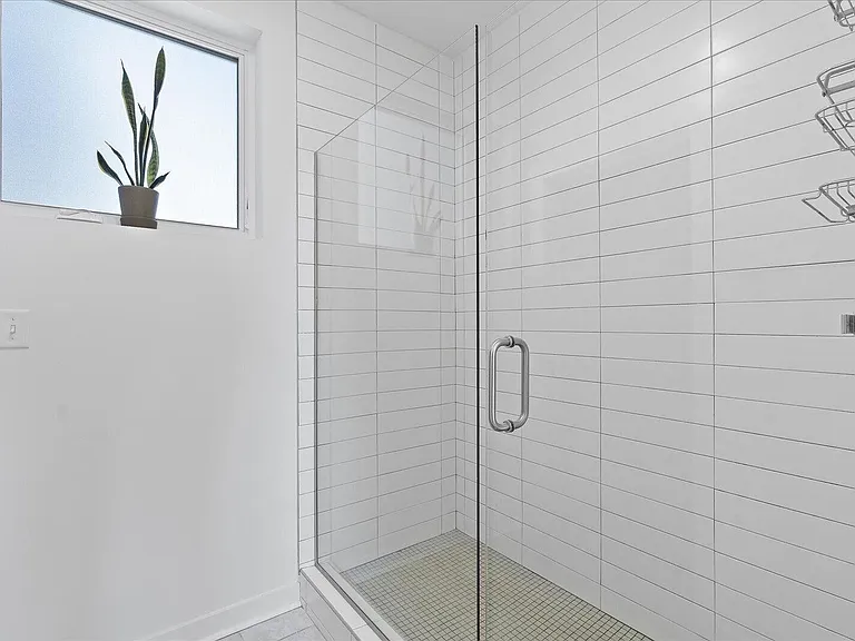 411 Fairpoint St #202 — Photo 14