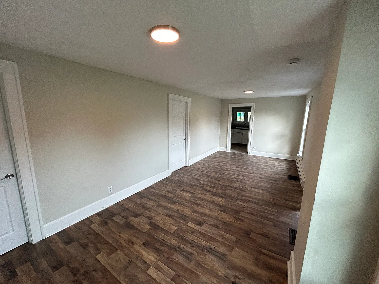 3 bed, 1400 sqft, $1,300 — Photo 1