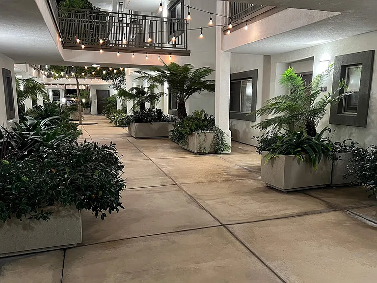 Mission Hills Apartments — Photo 33