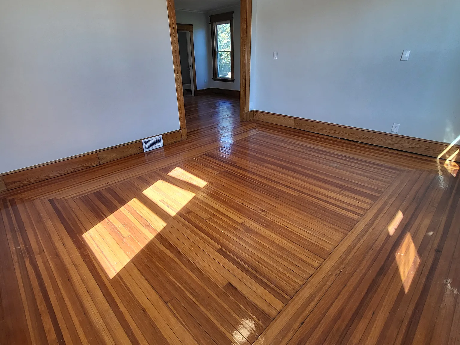 3 bed, 1000 sqft, $1,800 — Photo 3