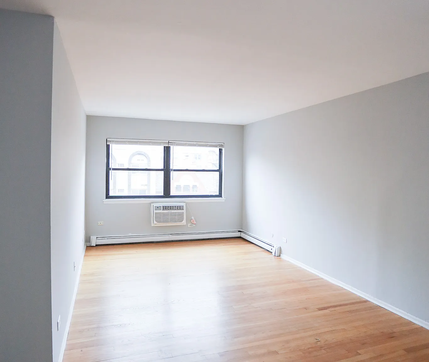 2828 N Cambridge Ave — Photo 1