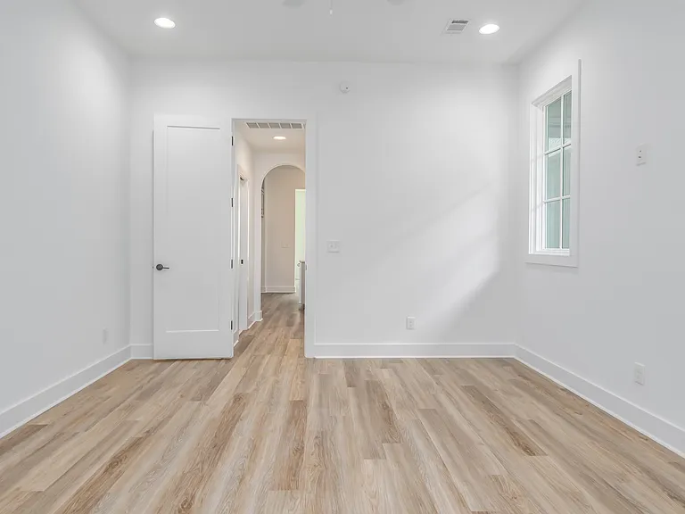 4616 Broadwick St — Photo 12