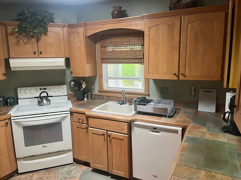 165 E Miller Rd — Photo 8