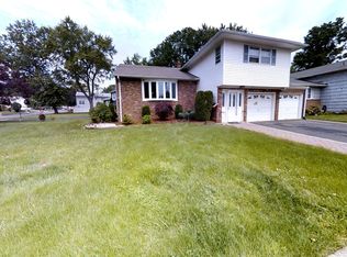 841 Greenwich Ln, Union, NJ 07083