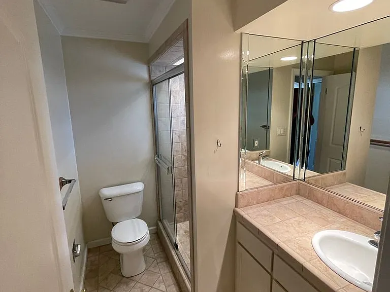 1379 Snow St — Photo 11