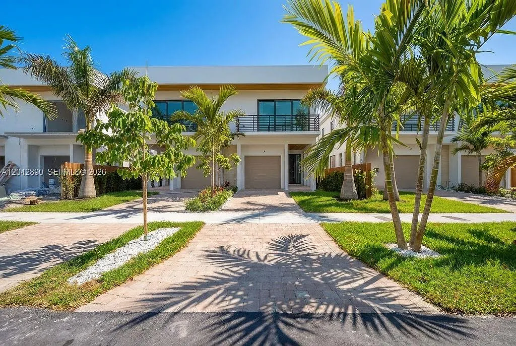 3 bed, 3.5 bath, $8,750 — Photo 1