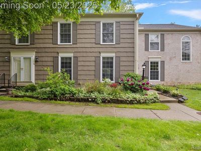 1477 Carriage Ln, Rochester, MI, 48306