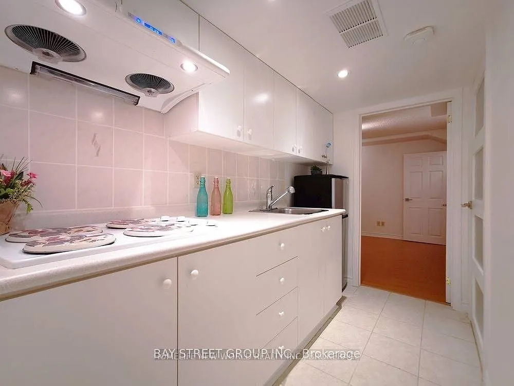 1 bed, $1,000 — Photo 1
