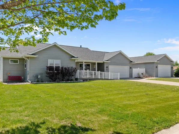 N1723 Chesapeake Ct, Greenville, WI 54942