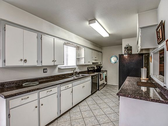 3rd image of 3124 W Voltaire Ave