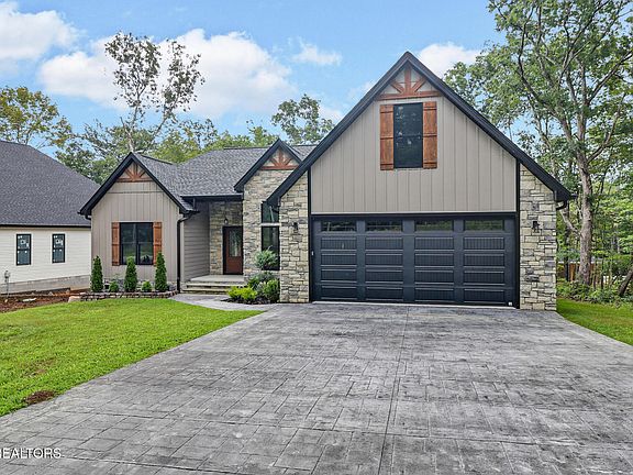 4th image of 150 Adler Ln
