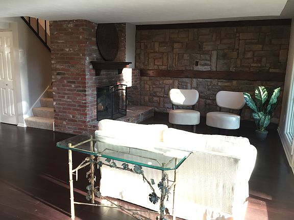 5th image of 118 Claridge Dr