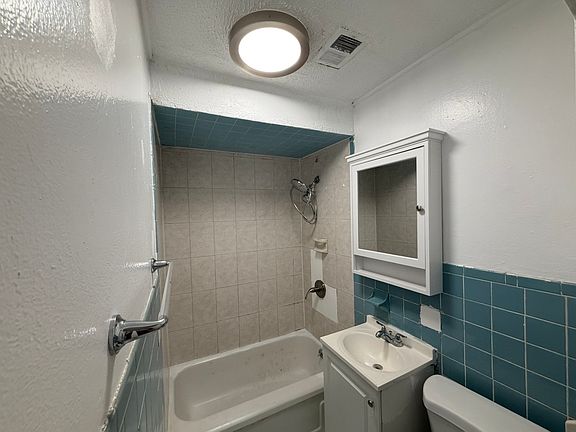 5th image of 2408 Central Ave #2L