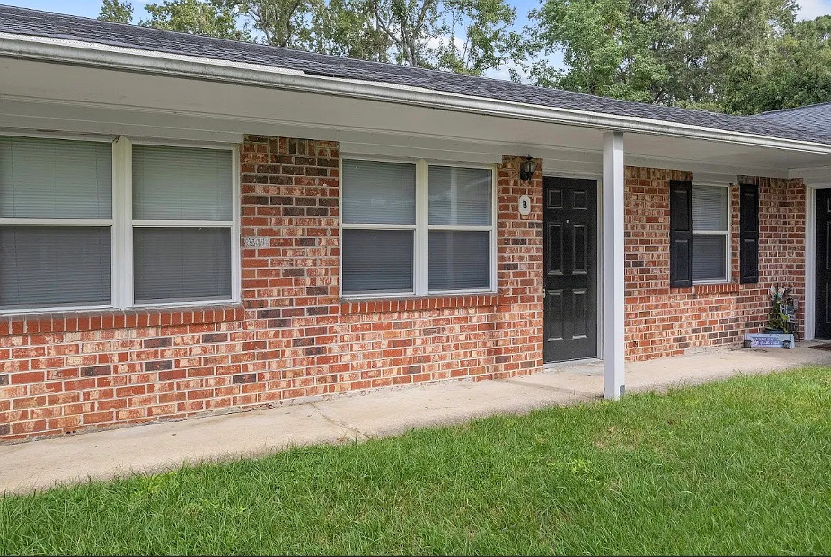 2 bed, 900 sqft, $1,325 — Photo 2