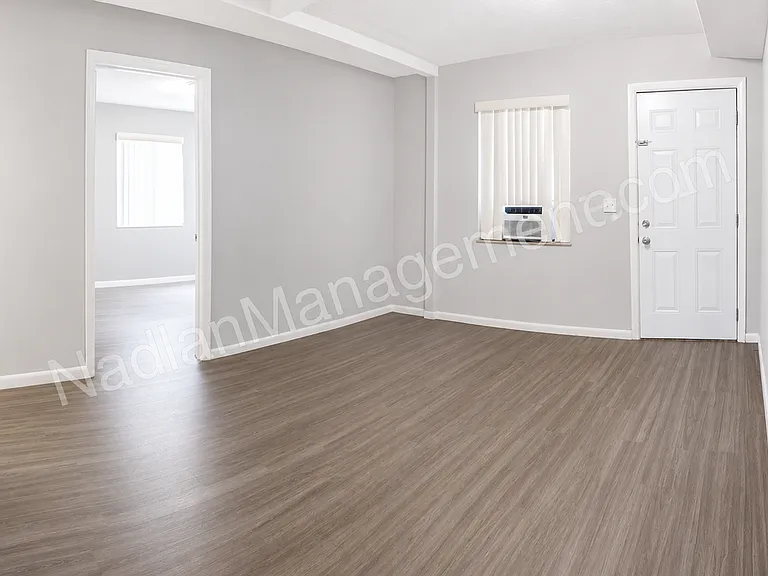 St George Apartments — Photo 25