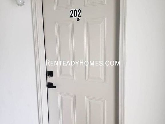 5th image of 957 E Allen Ave #202