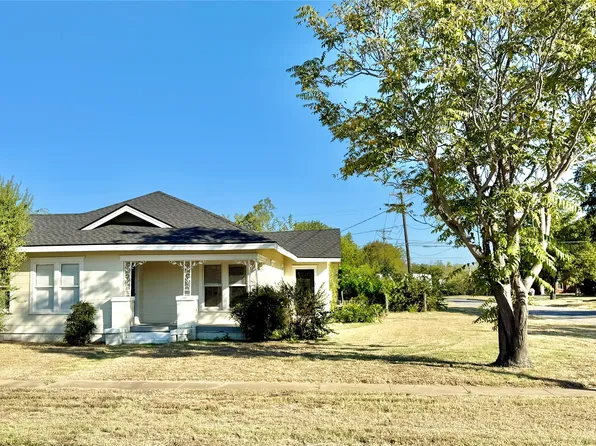 1123 3rd St, Graham, TX 76450