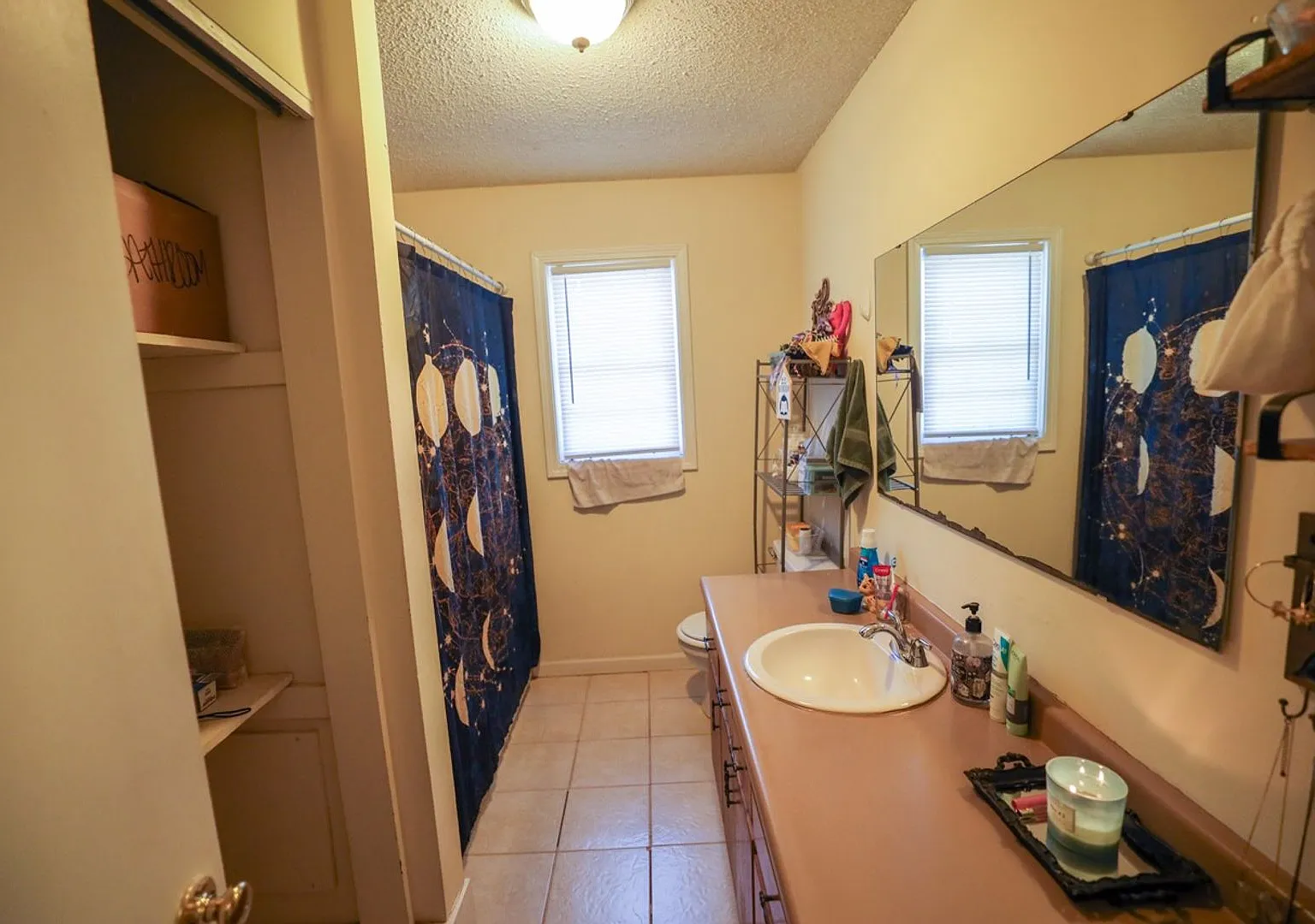 2 Bedroom Apartment Close to Campus! — Photo 4