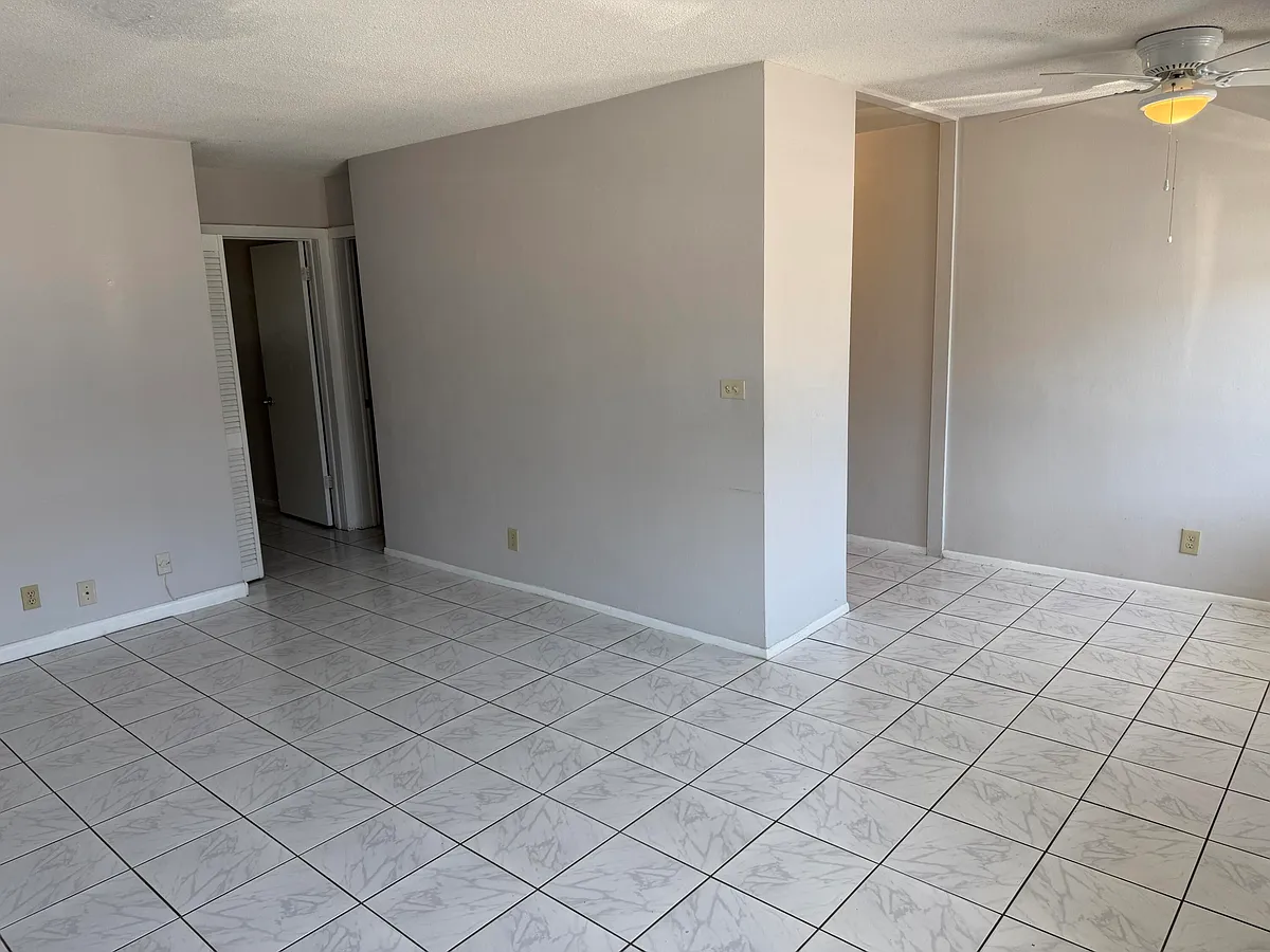 Building Photo - 1812 E Oakland Park Blvd #33