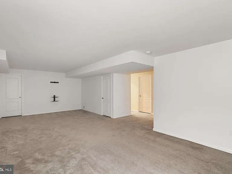 605 Socrates St — Photo 17