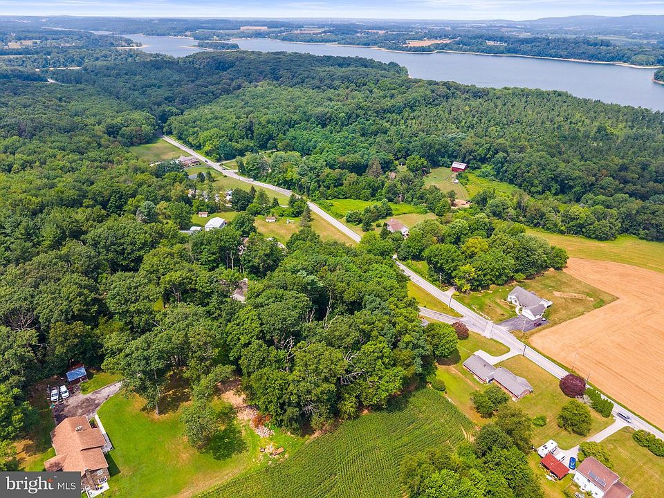 1st image of Oak Tree Ln