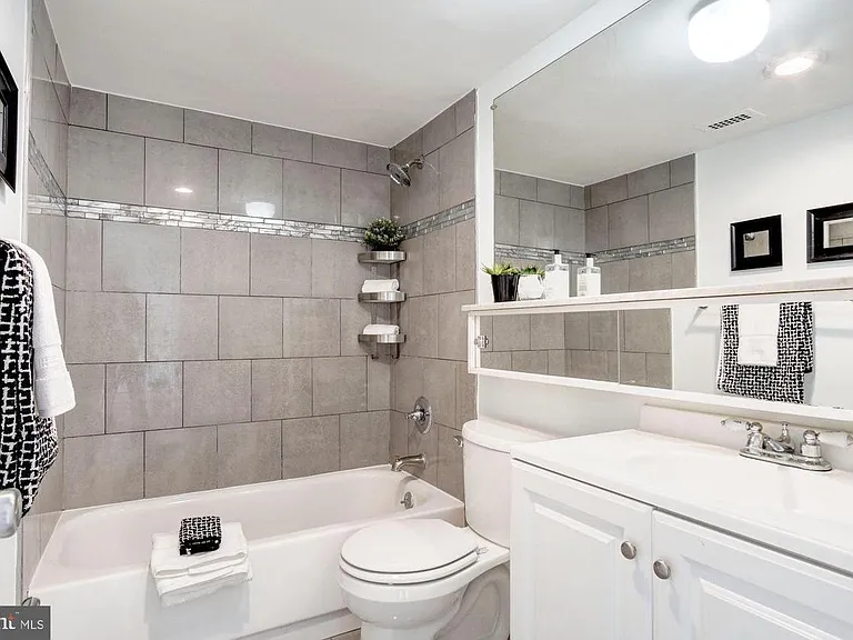 240 M St SW #E708 — Photo 5