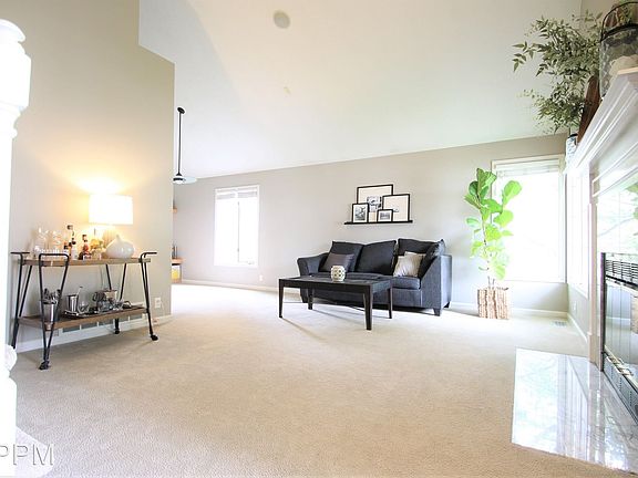 4th image of 4237 N Branch Dr