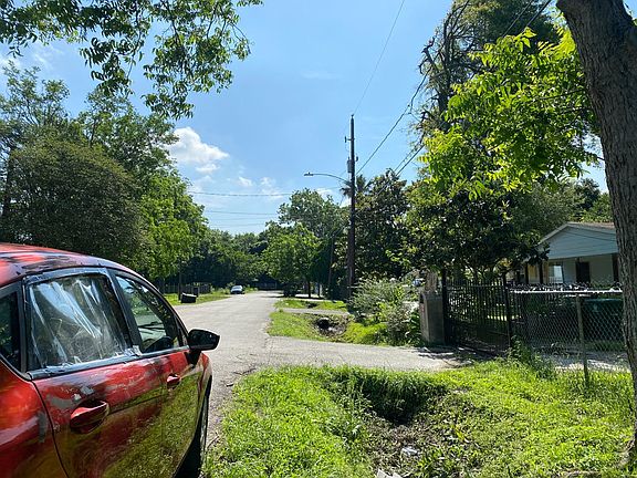 5th image of 3224 Creston Dr