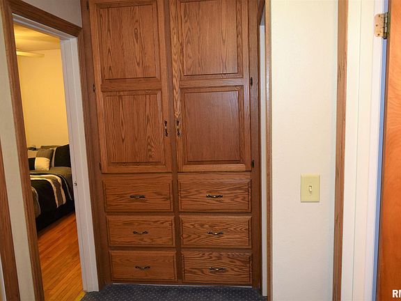 2nd image of 1070 N Academy St