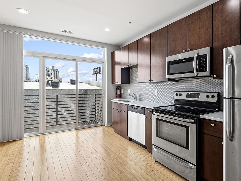1st image of 811 N 2nd St