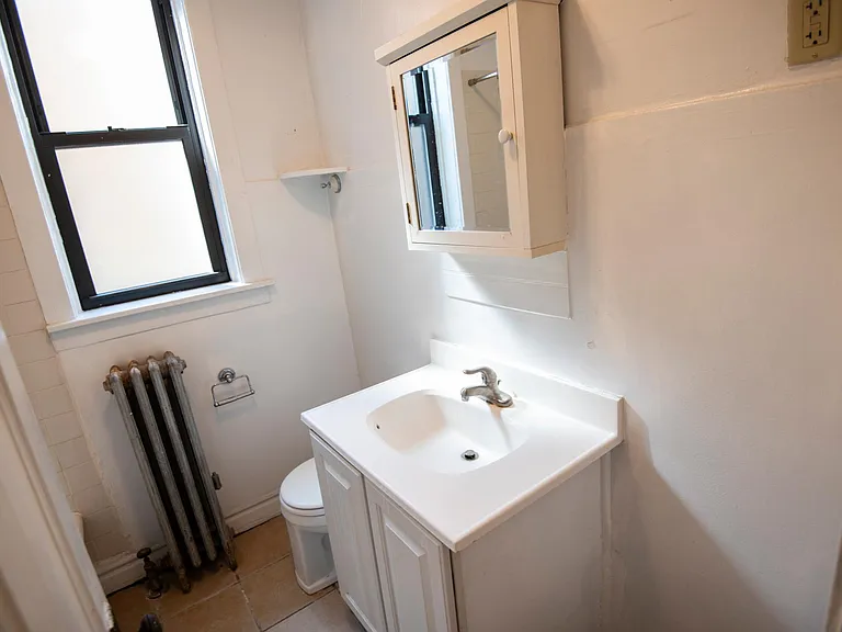 1106 W George St #2 — Photo 11