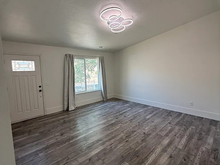 3087 S 9200 W — Photo 9