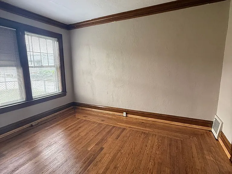 1422 Lewis St — Photo 4