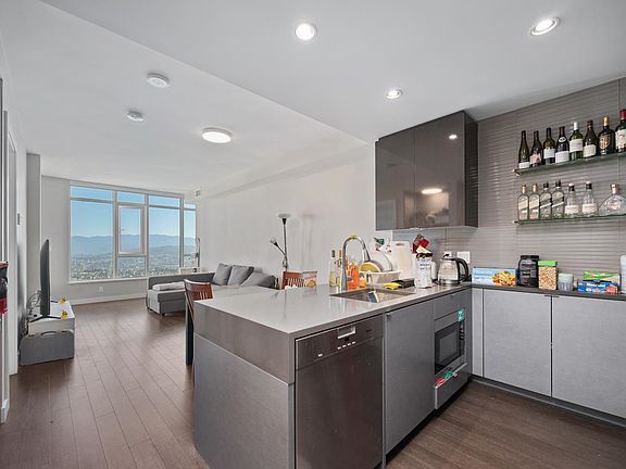 5th image of 4508 Hazel St #3808