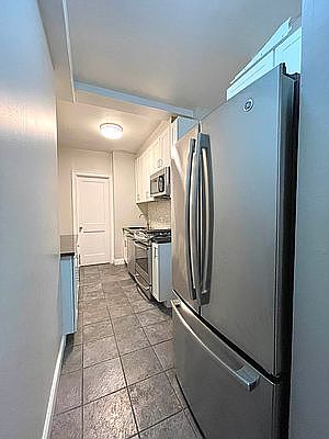 4th image of 865 W End Ave APT 4B