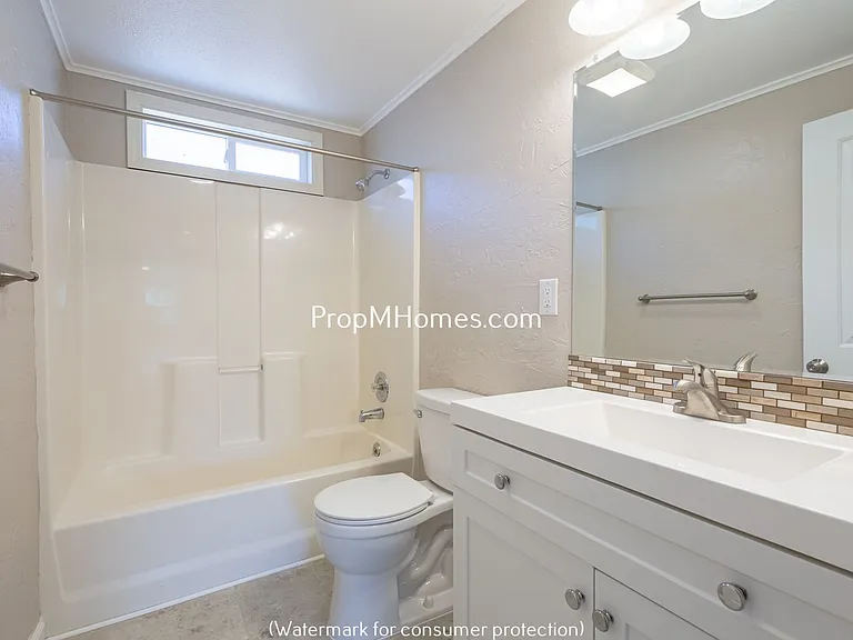 12566 SE 27th Ave — Photo 17